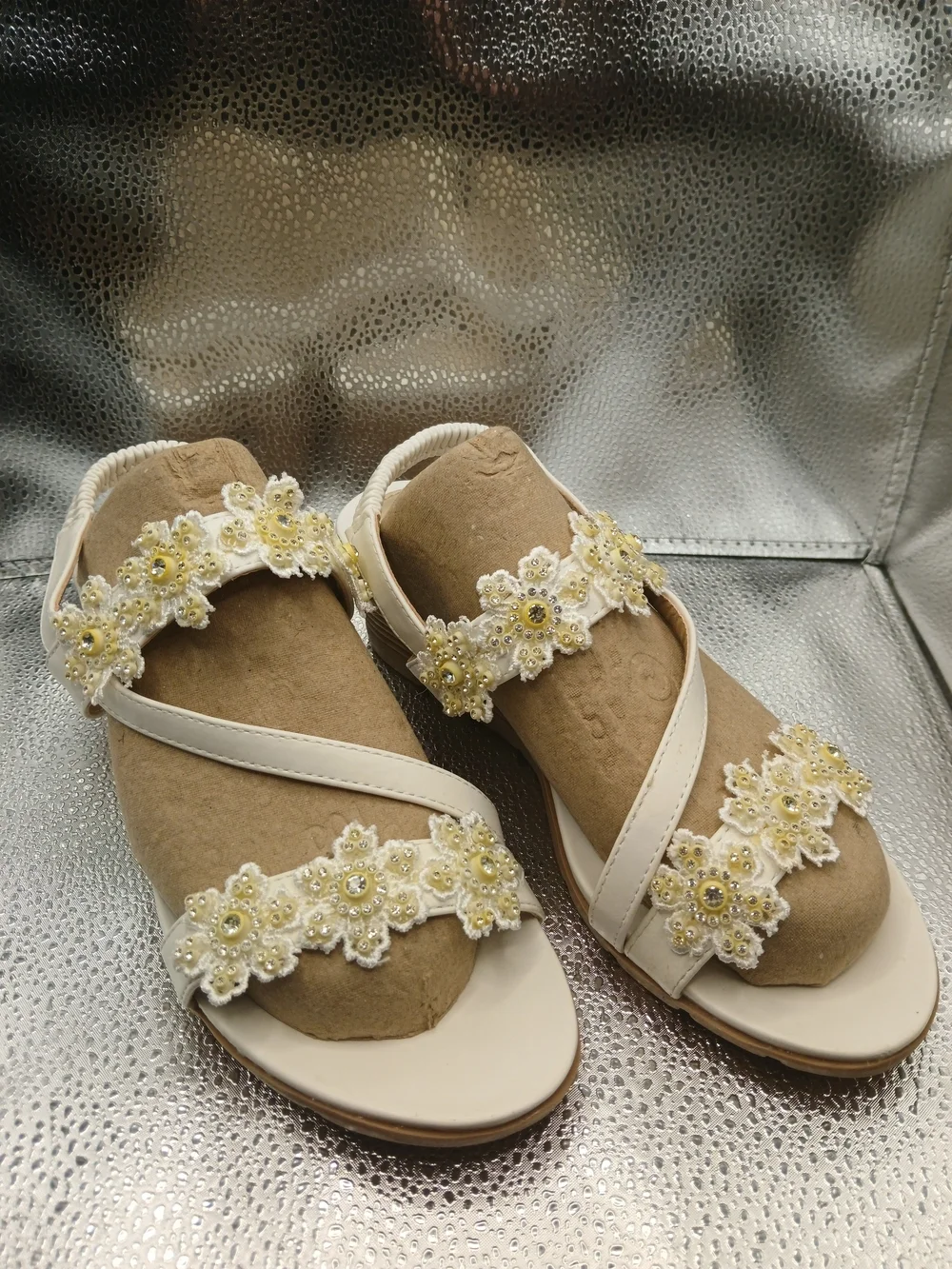 Shibever White Floral Appliqué Slingback Sandals Women's Size 40/9